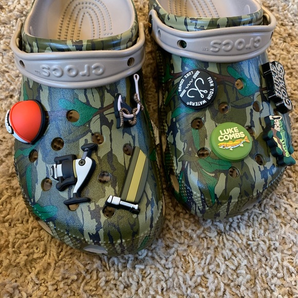 NWT Luke Combs Crocs Women’s 8 - Picture 2 of 3